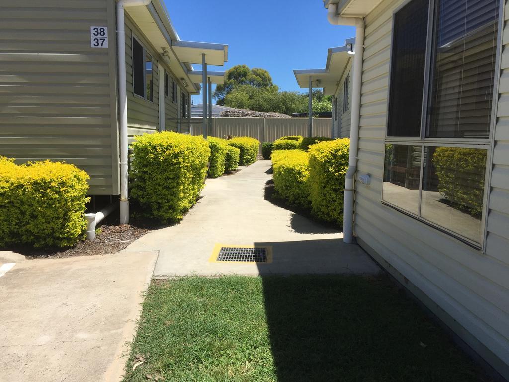 Springsure Overlander Motel מראה חיצוני תמונה