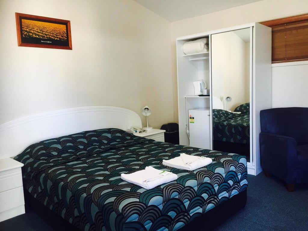 Springsure Overlander Motel מראה חיצוני תמונה